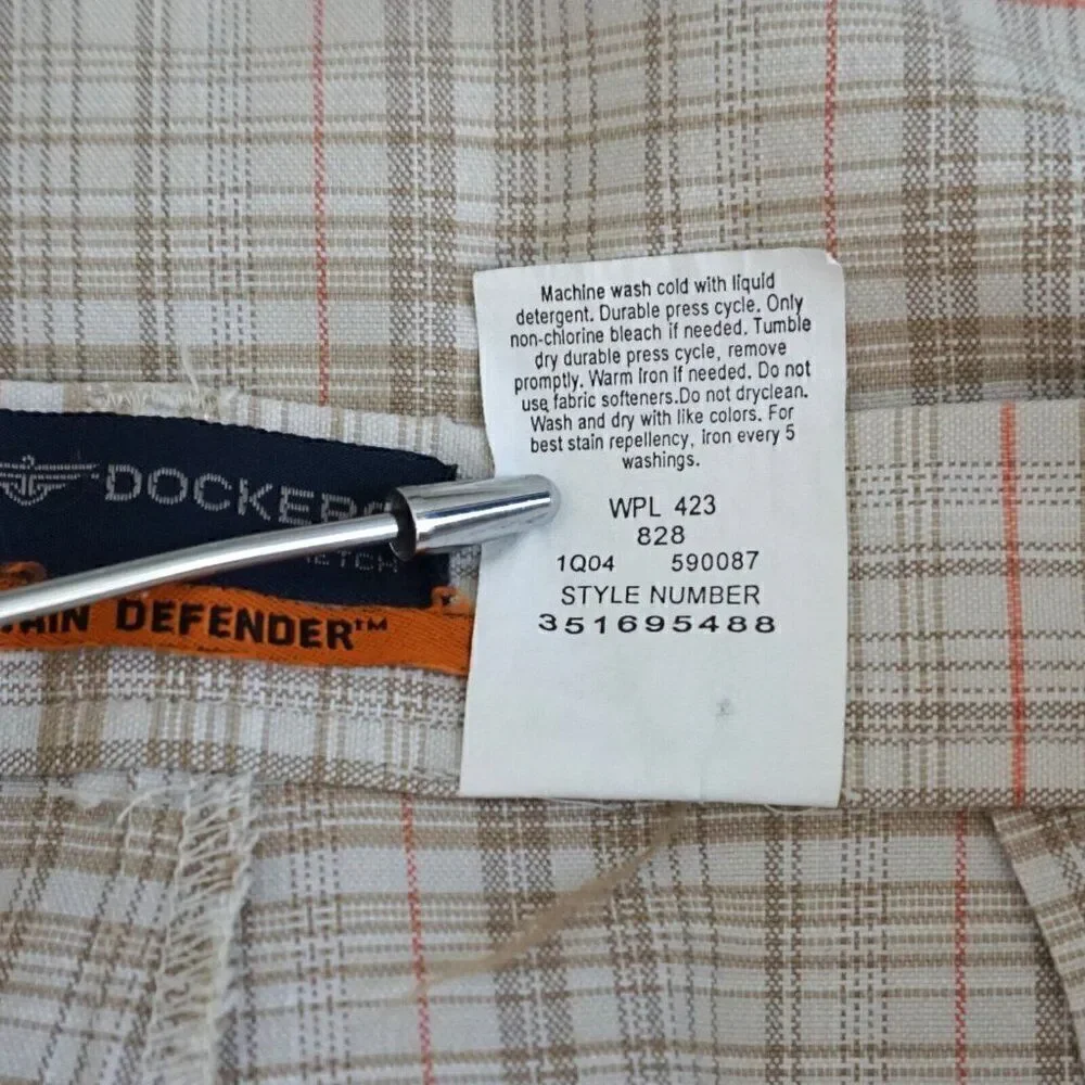 Dockers Womens Shorts Stain Defender Flat Front Plaid Stretch Size 4